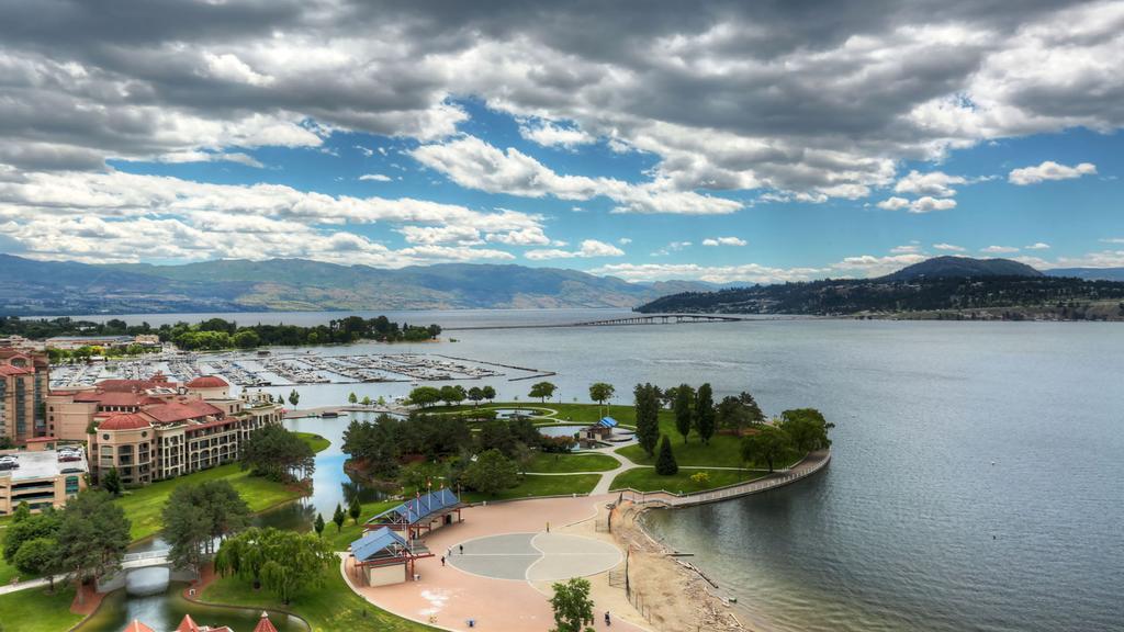 Sunset Waterfront Resort By Kelownacondorentals ภายนอก รูปภาพ